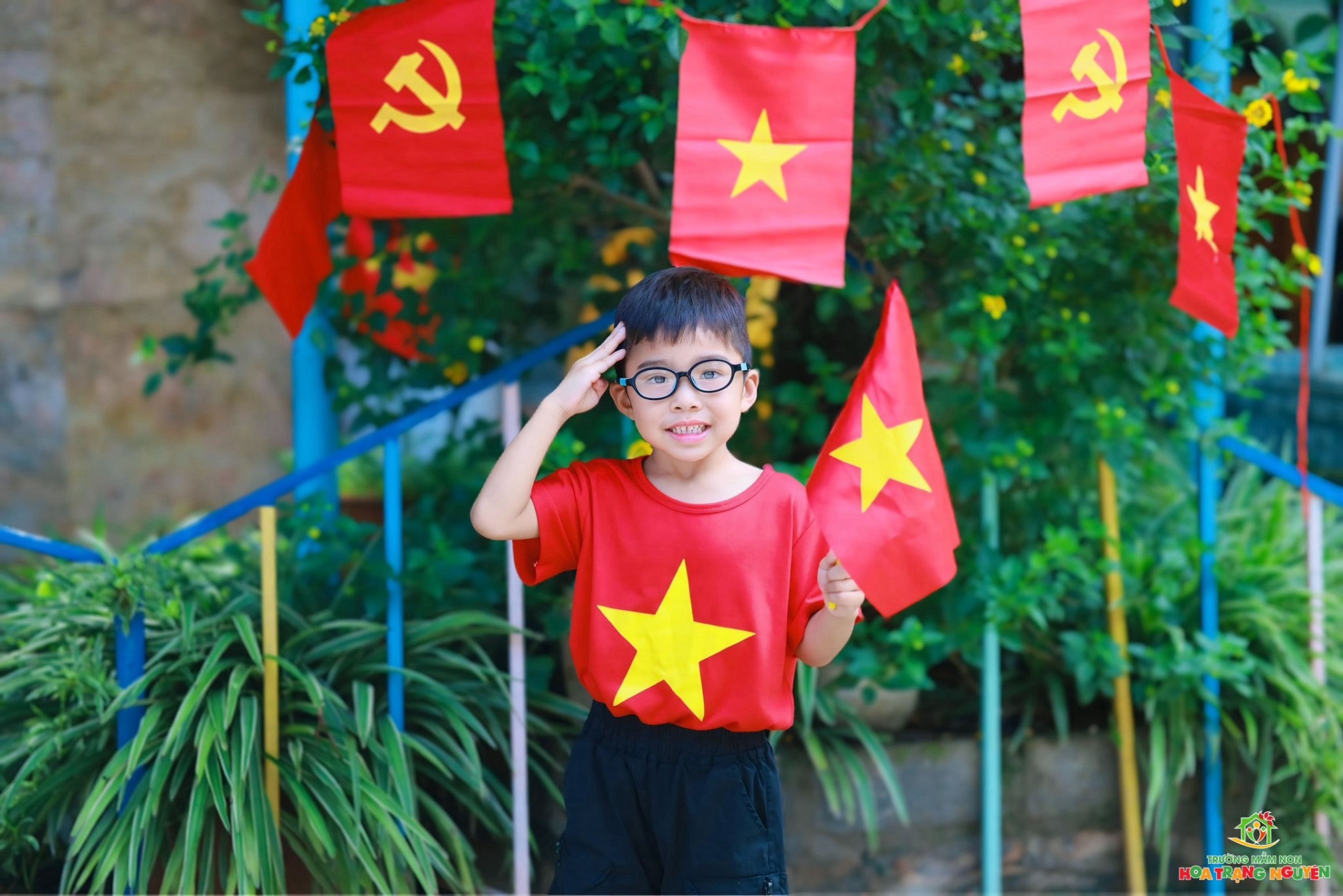 Rực rỡ sắc đỏ tự hào Việt Nam tại Hoa Trạng Nguyên